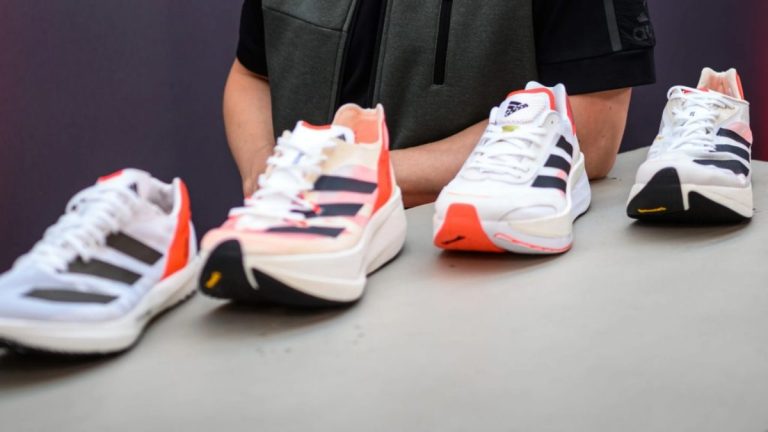 giày chạy bộ Adidas