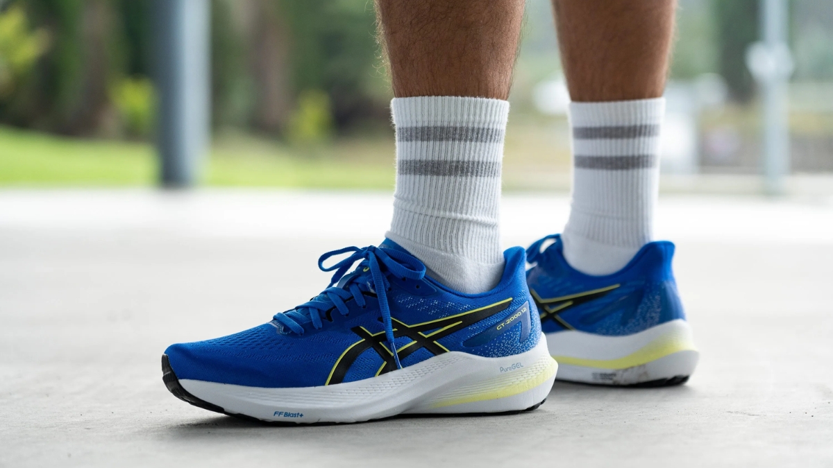 giày chạy bộ asics