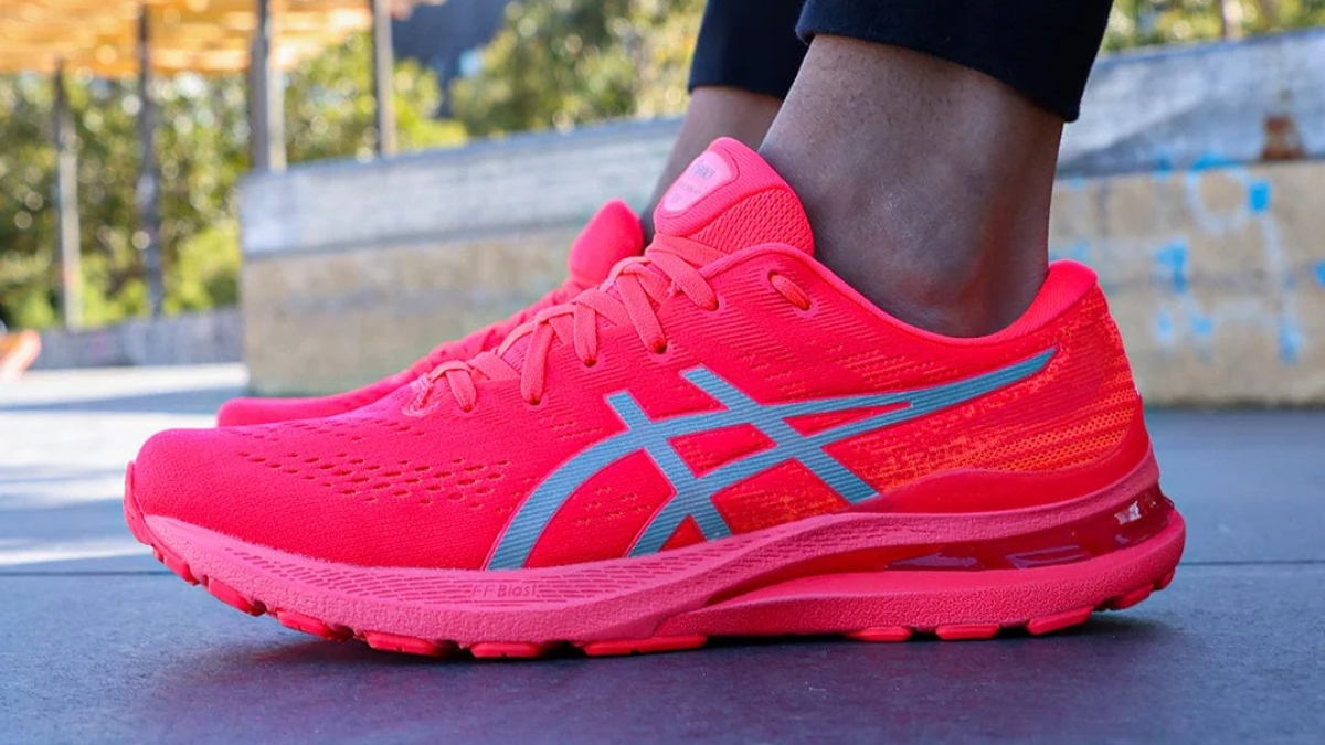 giày chạy bộ asics