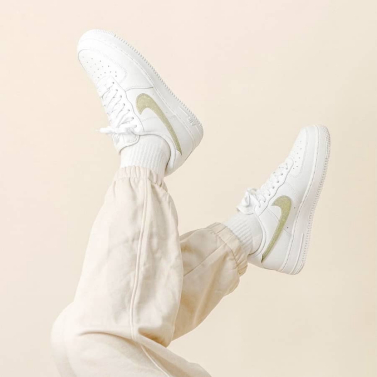 giày nike air force 1 low ‘white gold glitter swoosh’ dh4407-101 (10) giày nike air force 1 low ‘white gold glitter swoosh’ dh4407-101