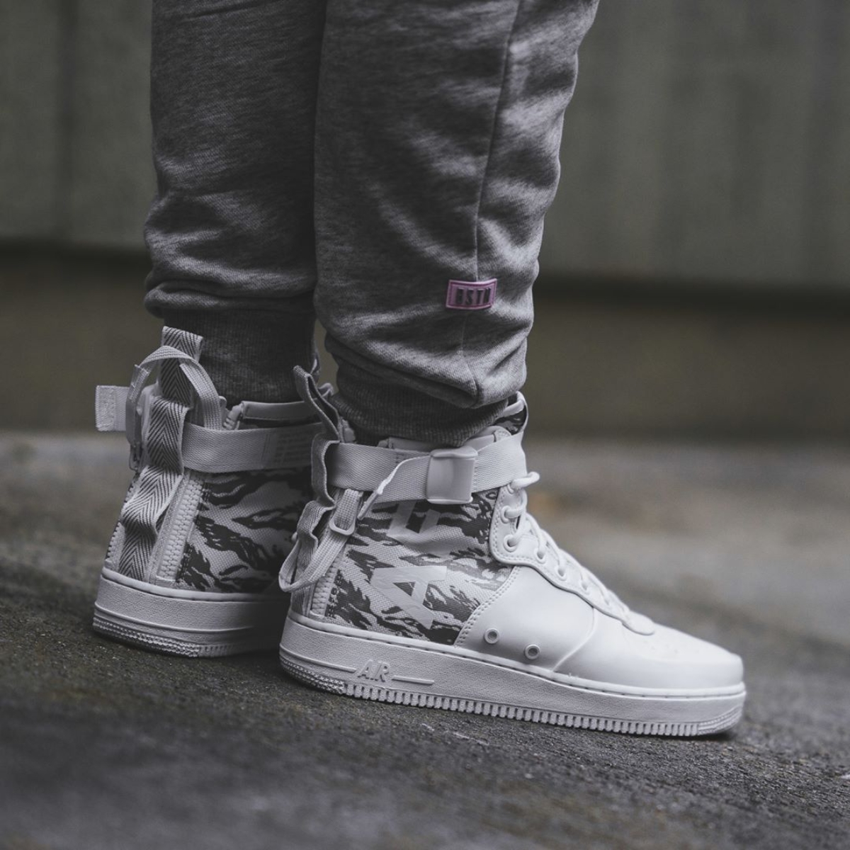 nike sf air force 1 mid winter camo