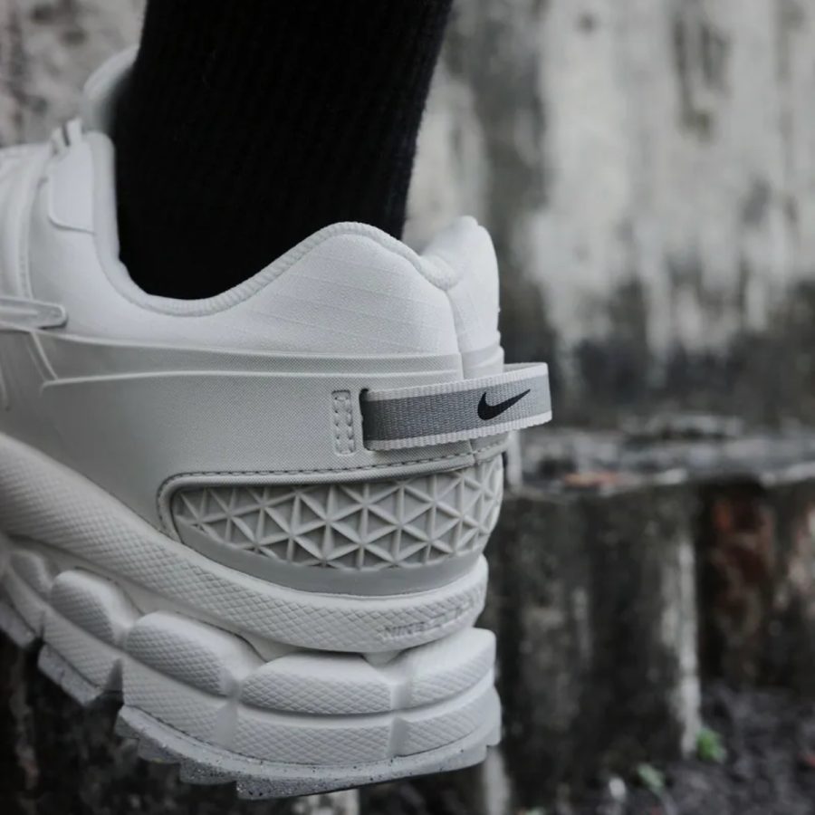 giày nike zoom vomero roam 'summit white light bone' hv6410-100