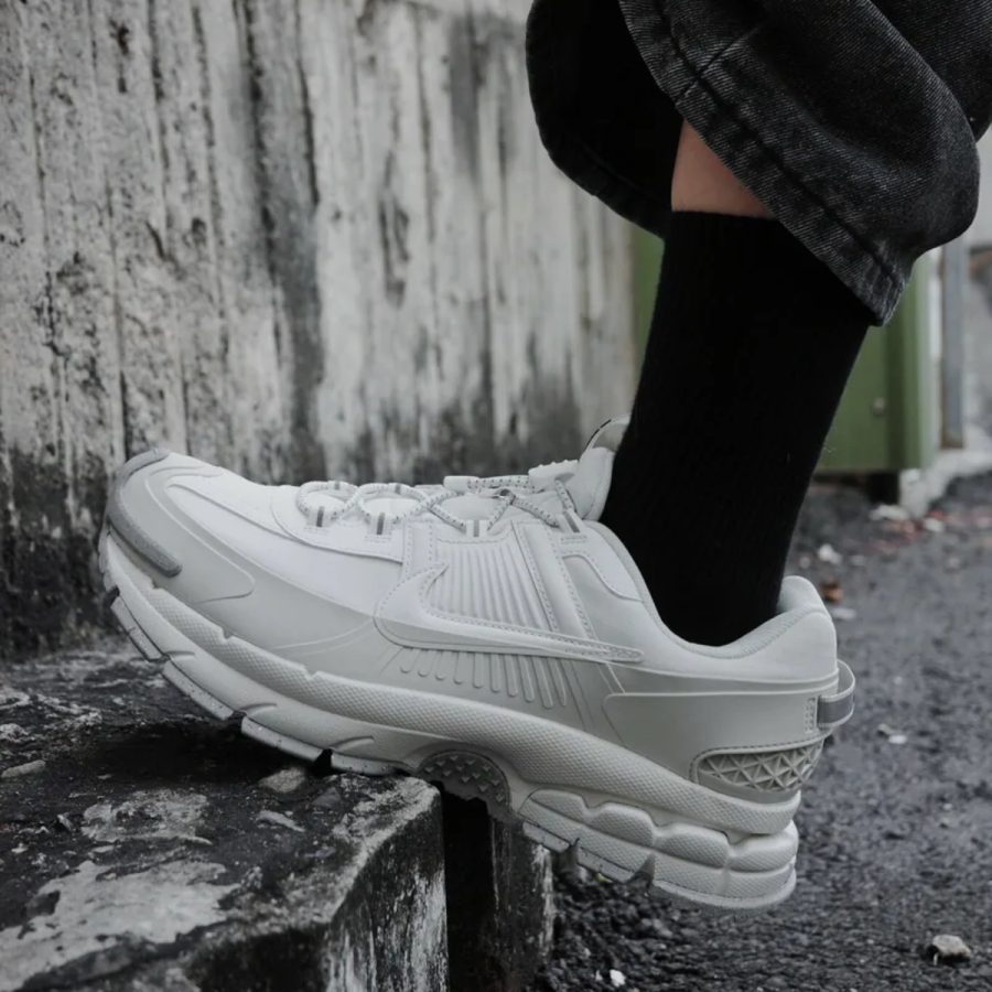 giày nike zoom vomero roam 'summit white light bone' hv6410-100