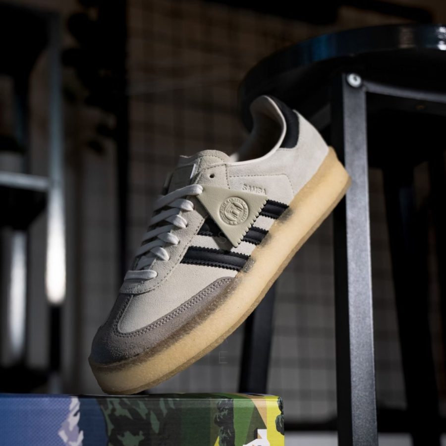 giày adidas x ronnie fieg x clarks 8th street samba 'kithmas - white black' ie4033