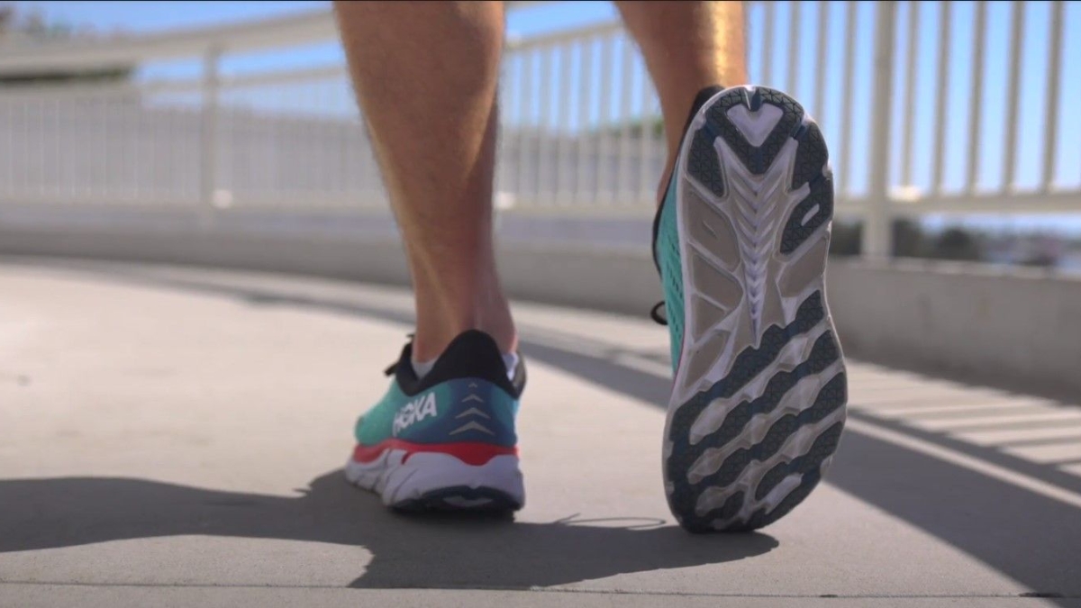 giày chạy bộ hoka