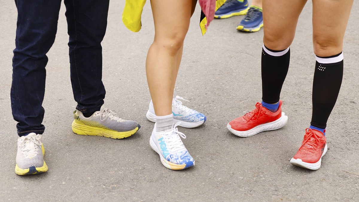 giày chạy bộ hoka