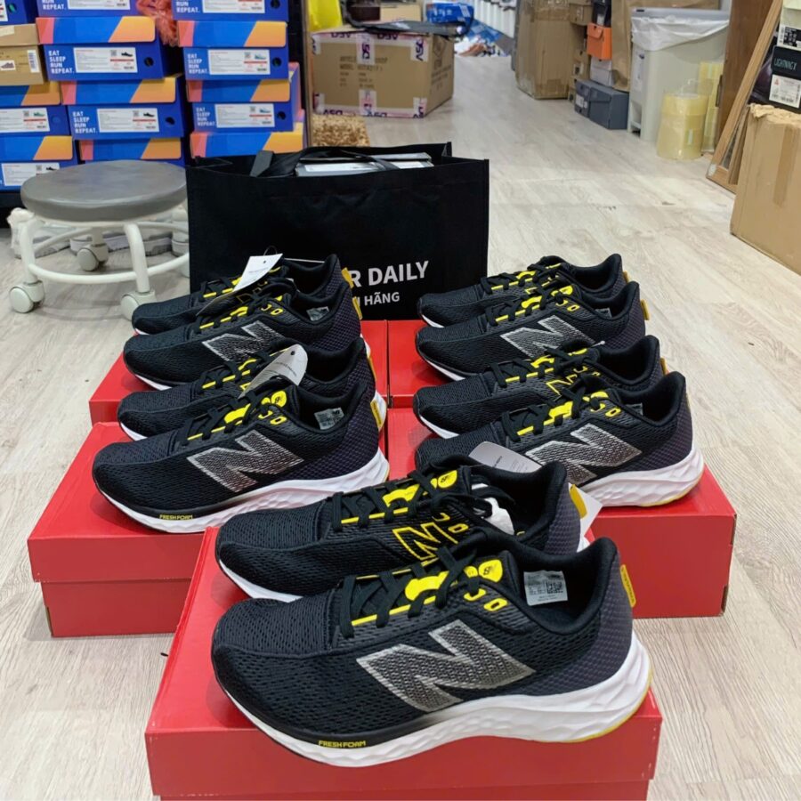 giày new balance fresh foam arishi v4 yy4 black 2e marisyy4