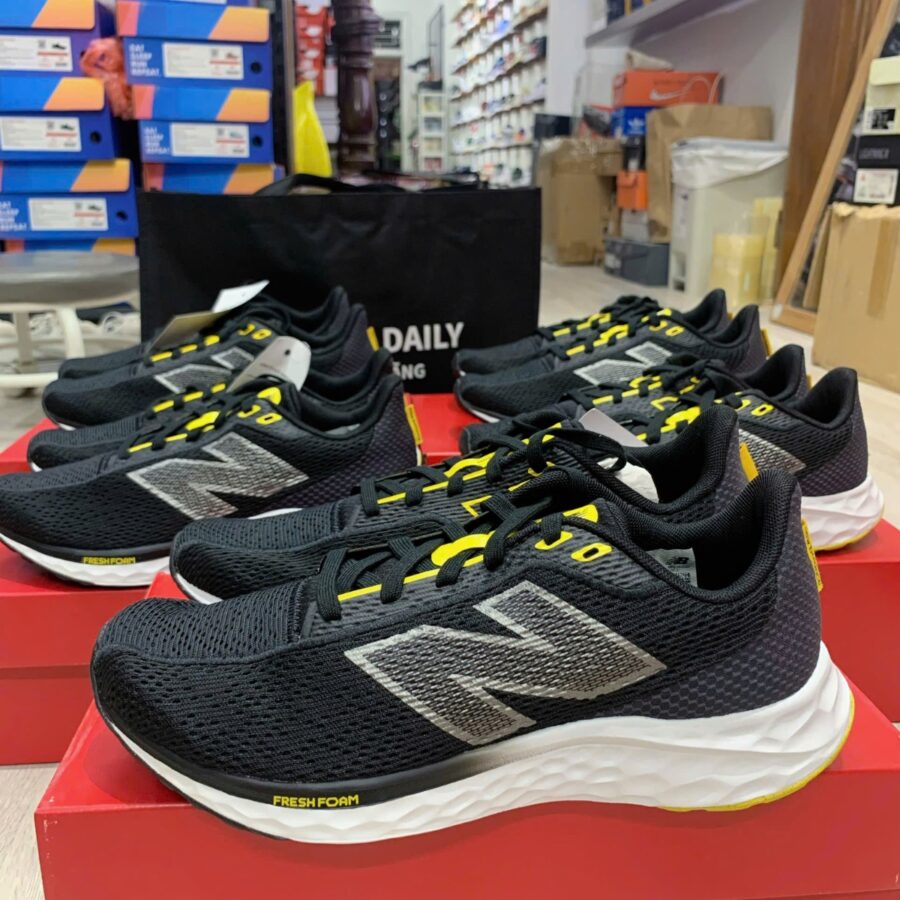 giày new balance fresh foam arishi v4 yy4 black 2e marisyy4