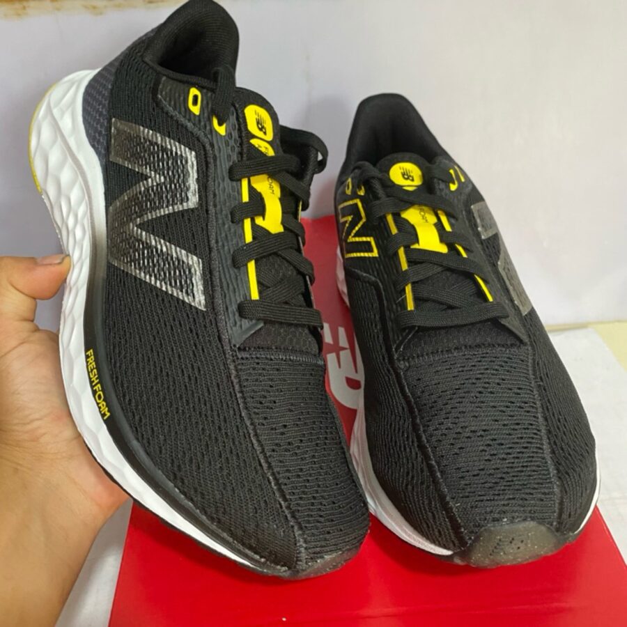 giày new balance fresh foam arishi v4 yy4 black 2e marisyy4