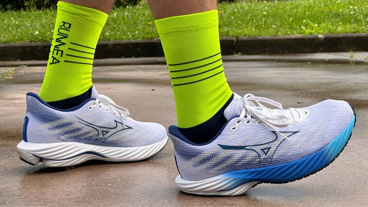 mizuno wave rider 28: giày chạy tiên tiến liệu có đáng tiền