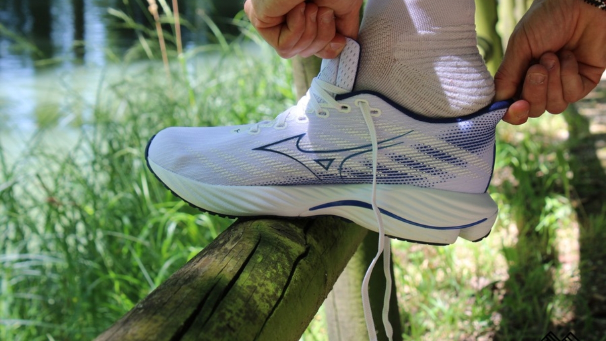 mizuno wave rider 28: giày chạy tiên tiến liệu có đáng tiền