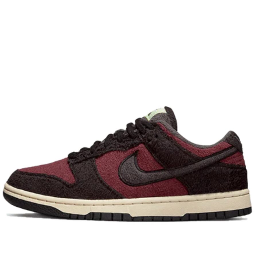 nike-dunk-low-se-fleece-burgundy-crush-dq7579-600