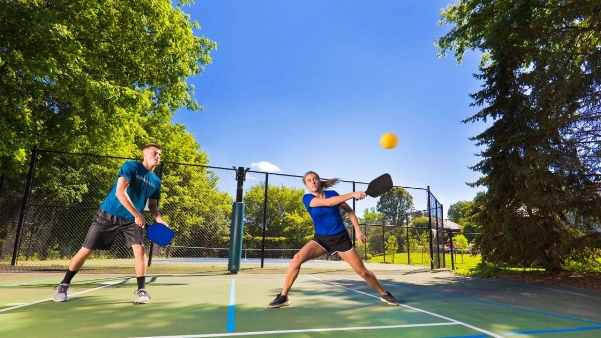 chiến thuật đánh đôi trong pickleball: cẩm nang cho người chơi