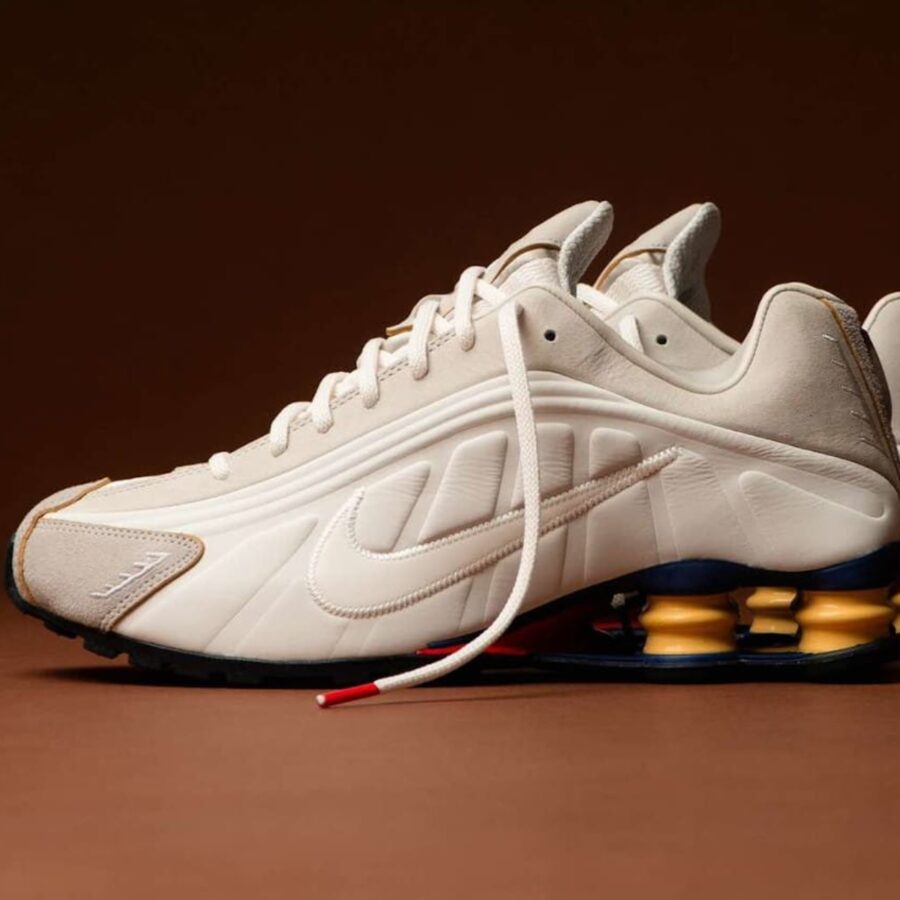 giày nike shox r4 'design by korea' hq3531-099