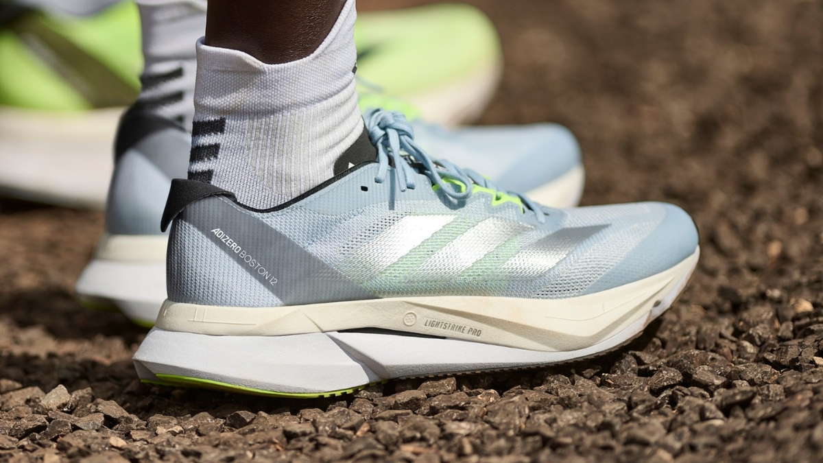 nên mua giày chạy adidas nào? top 7 giày adidas phù hợp với mọi người chạy bộ