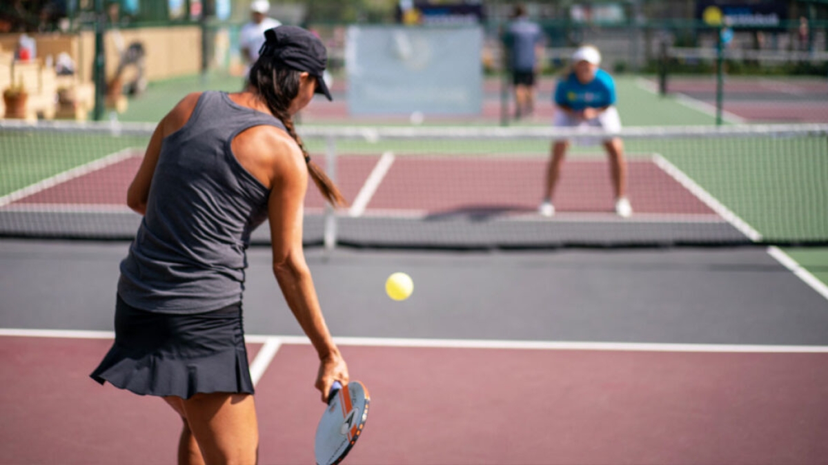 các lỗi khi giao bóng trong pickleball thường gặp