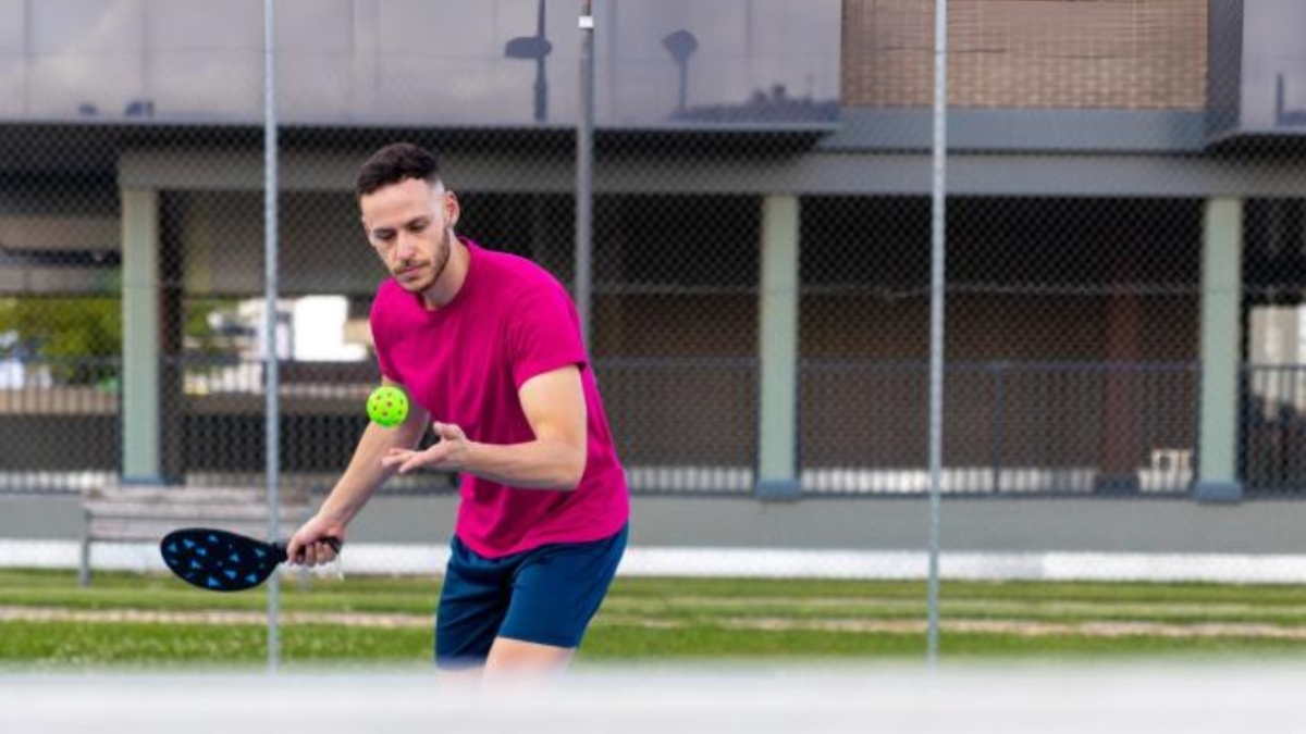 các lỗi khi giao bóng trong pickleball thường gặp và cách khắc phục