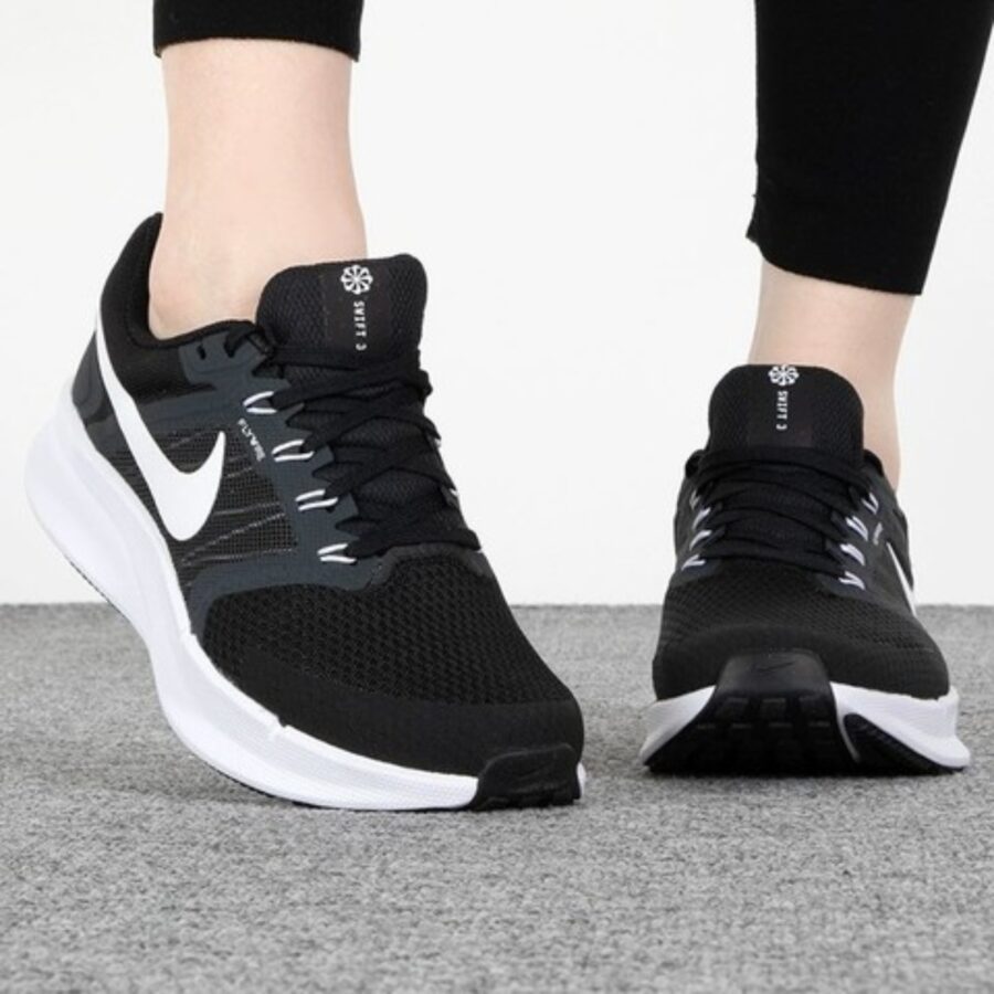 giày nike wmns run swift 3 'black white' dr2698-002