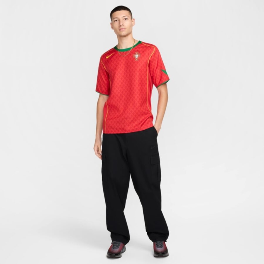 áo nike portugal 2004 reissue men's football replica shirt 'sport red pine green' hf6851-614