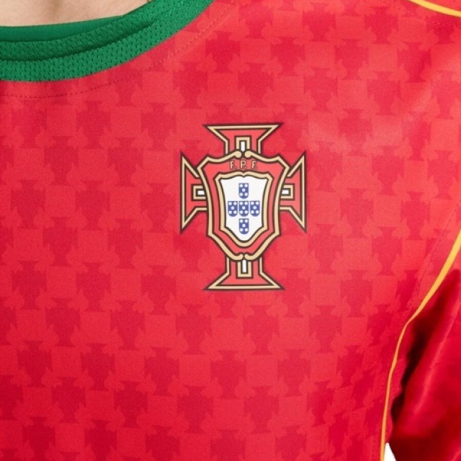 áo nike portugal 2004 reissue men's football replica shirt 'sport red pine green' hf6851-614