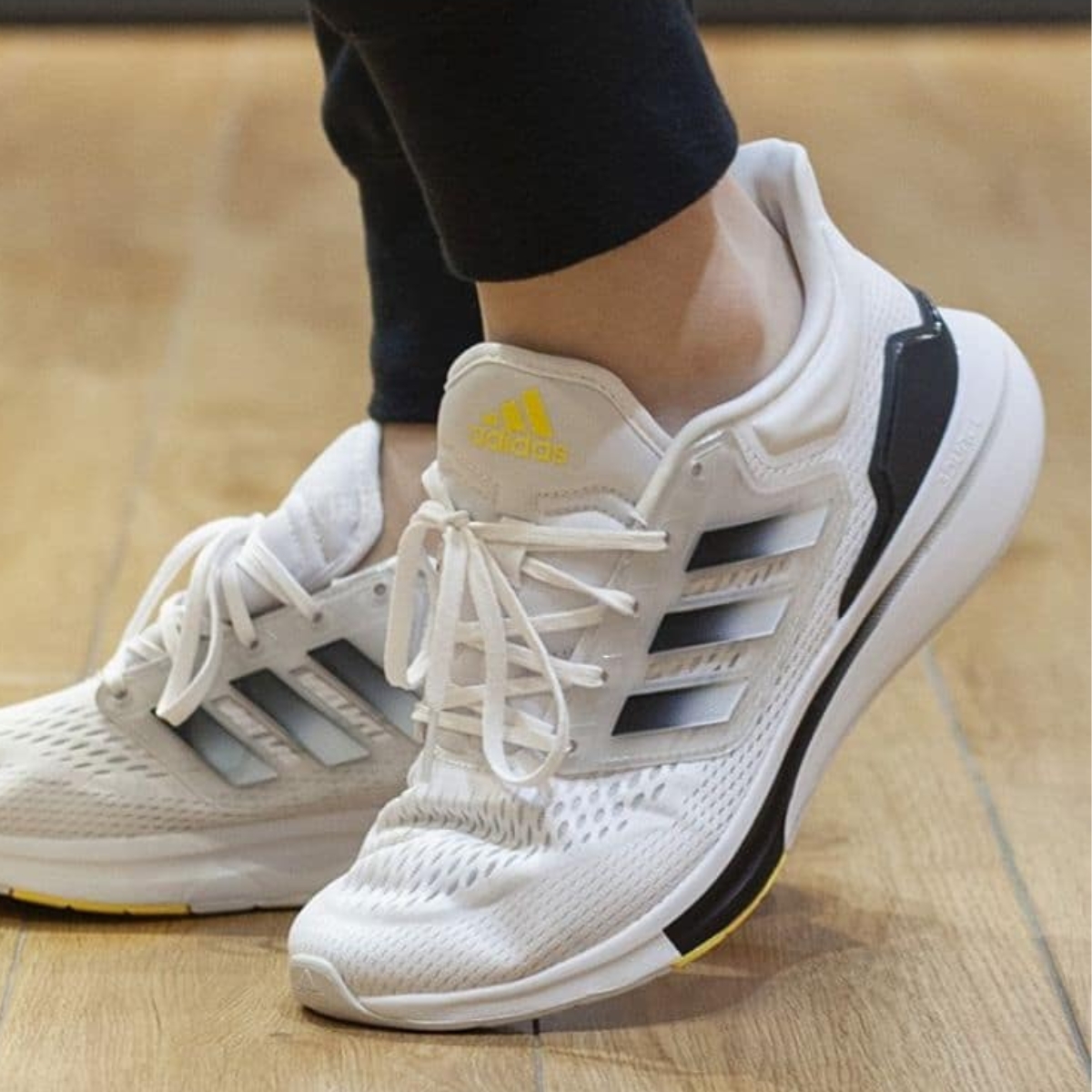 Giày Adidas EQ21 Run 