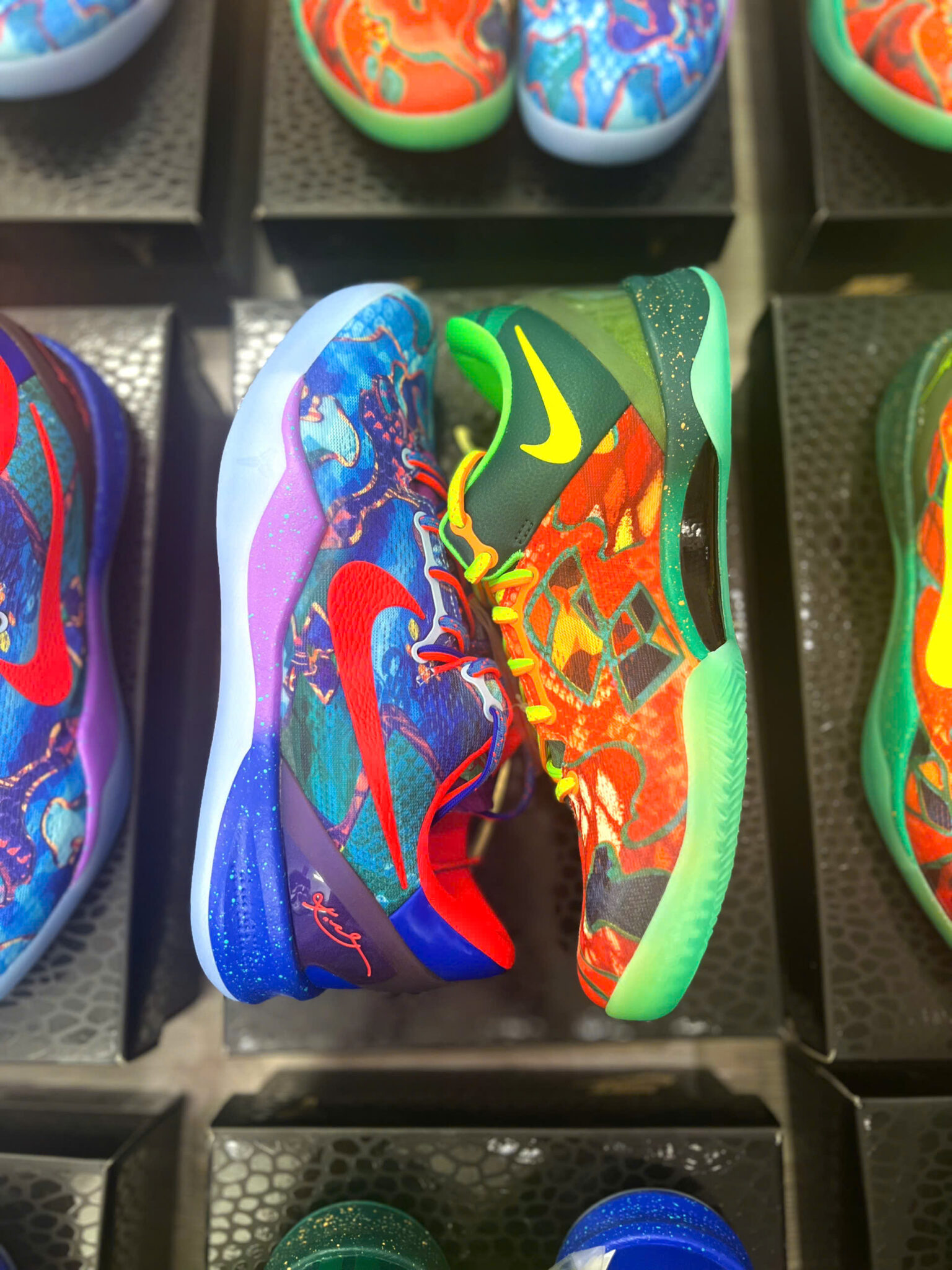 z6765521088654_61cc5140386491244bb41b16aa9fb028 giày nike kobe 8 protro 'what the' 2025 hm9621-900