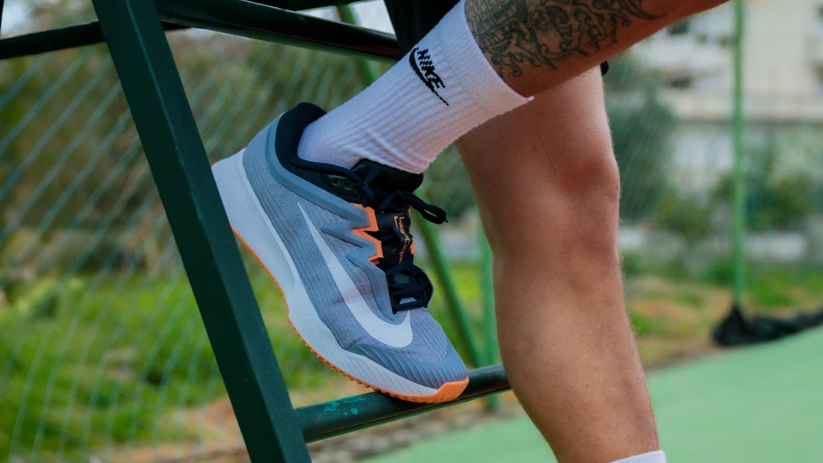 nên mua giày pickleball asics hay nike? đâu là lựa chọn tối ưu cho bạn