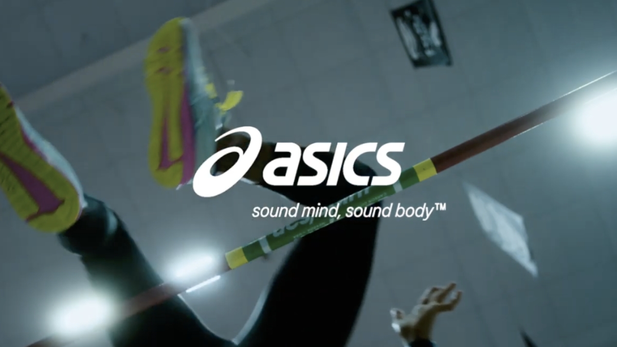 logo asics thay đổi mấy lần? 