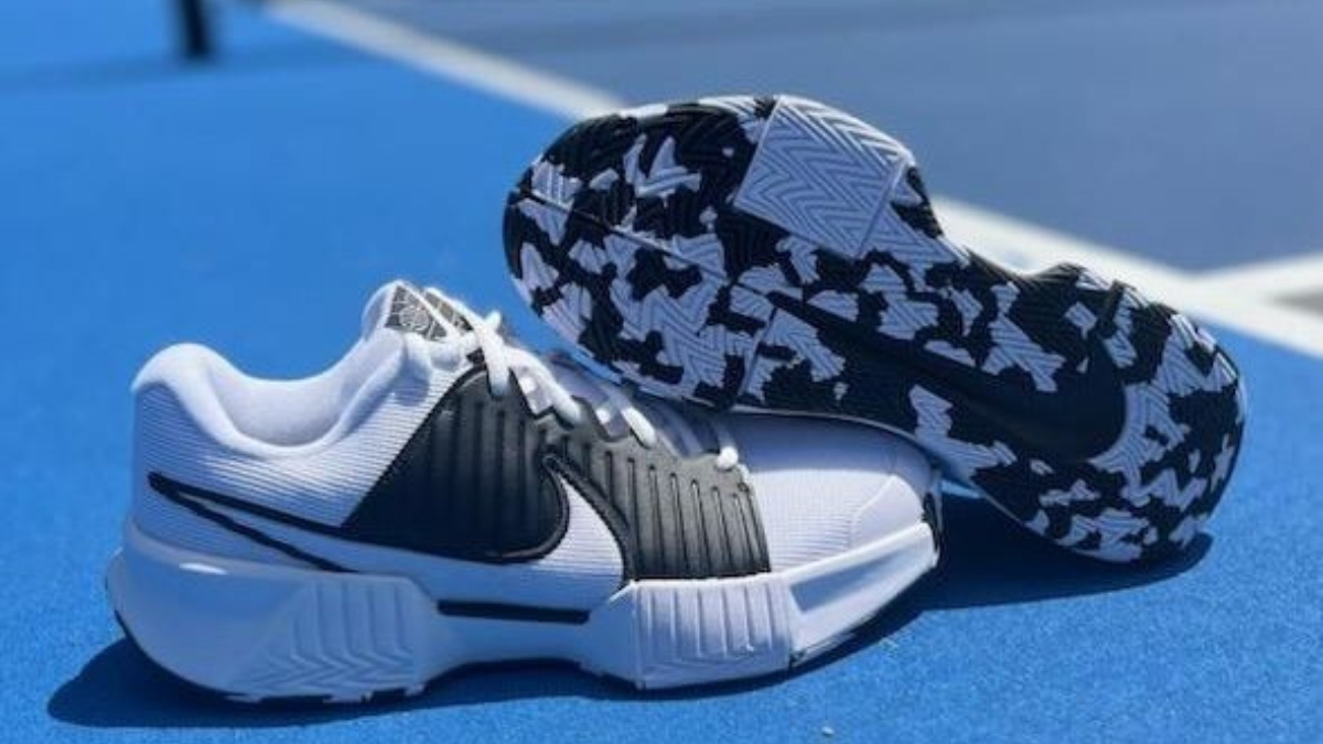 nên mua giày pickleball asics hay nike? 
