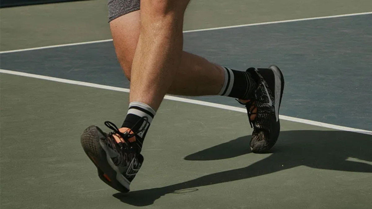nên mua giày pickleball asics hay nike? 