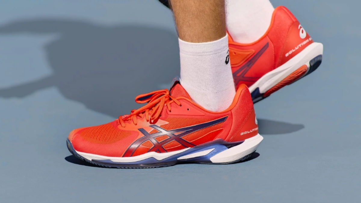 nên mua giày pickleball asics hay nike? 