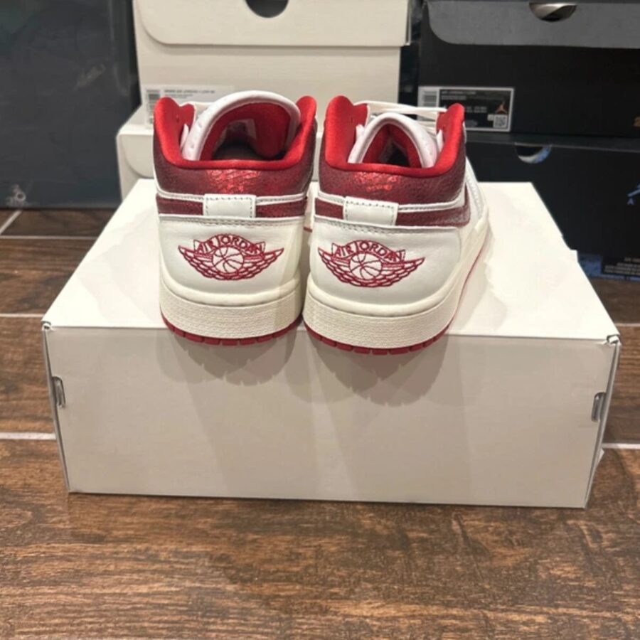 giày air jordan 1 low 'metallic red swoosh' hj9338-106