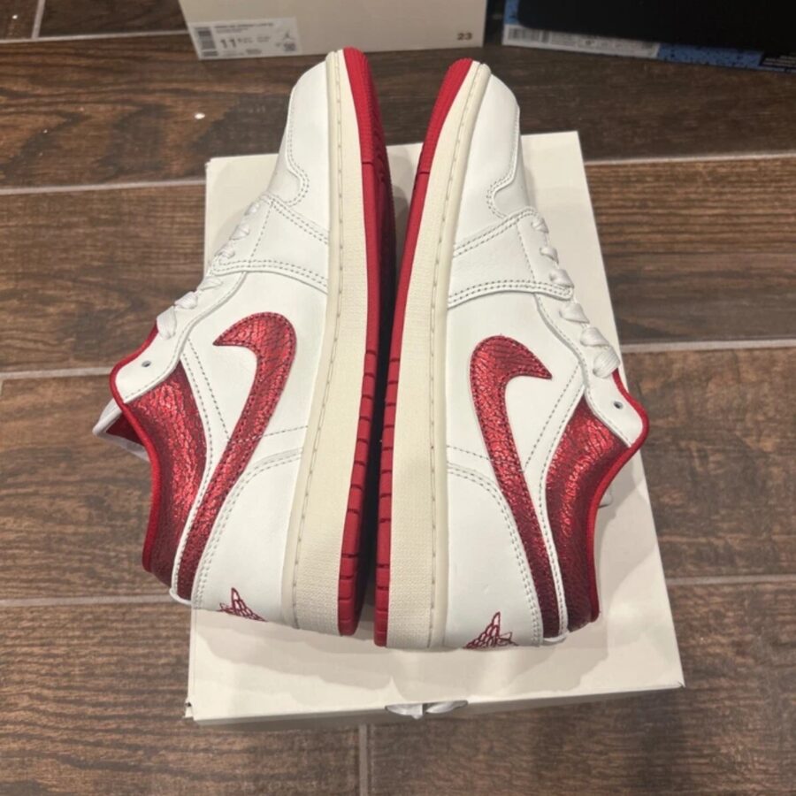 giày air jordan 1 low 'metallic red swoosh' hj9338-106