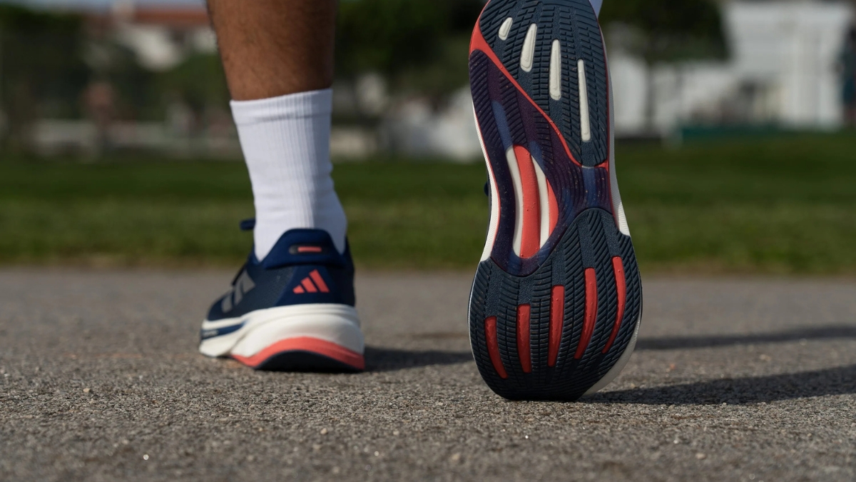 top lý do adidas supernova rise 2 là giày chạy bộ tốt nhất 2025 hệ thống support rods mang lại sự ổn định hoàn hảo