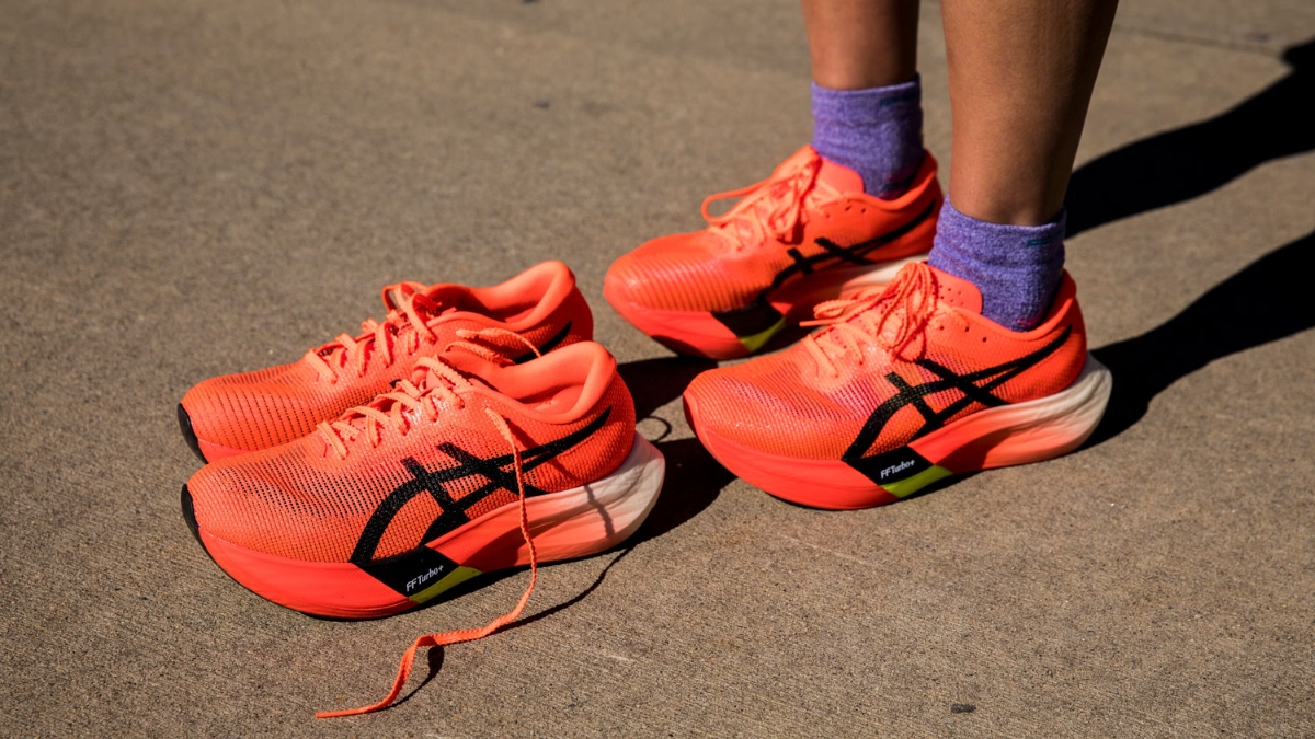 so sánh asics metaspeed edge paris và sky paris