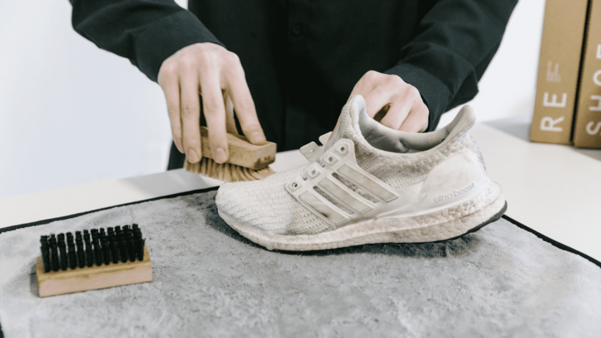 mẹo vệ sinh giày bóng rổ adidas dễ dàng