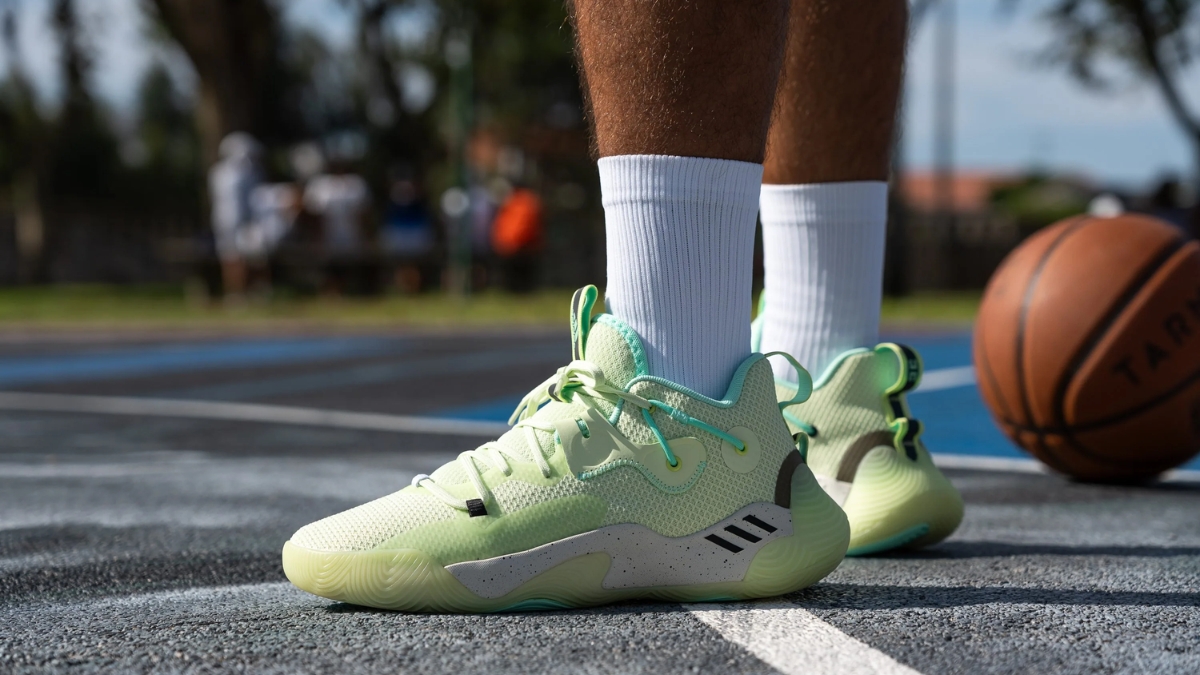 top 10 giày bóng rổ adidas cho người mới chơi năm 2025