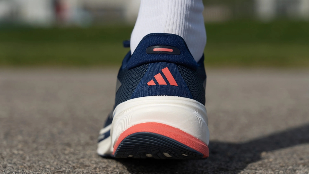 top lý do adidas supernova rise 2 là giày chạy bộ tốt nhất 2025 đế ngoài adiwear: độ bền và độ bám đỉnh cao