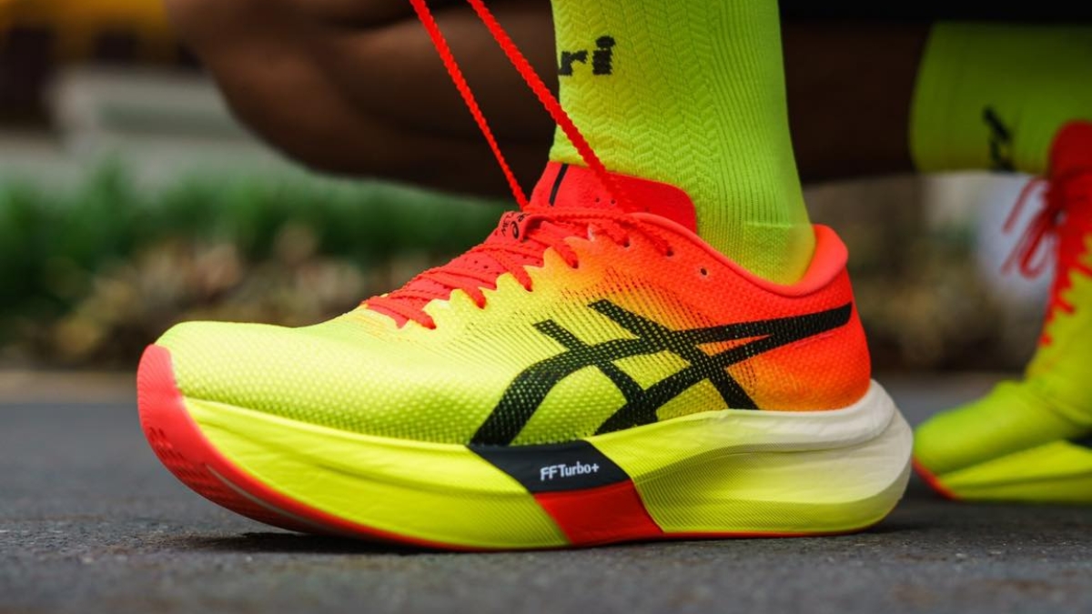 so sánh asics metaspeed edge paris và sky paris