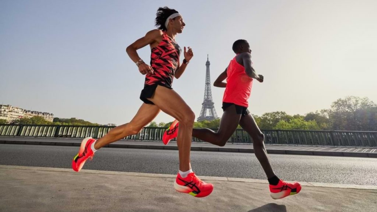 so sánh asics metaspeed edge paris và sky paris