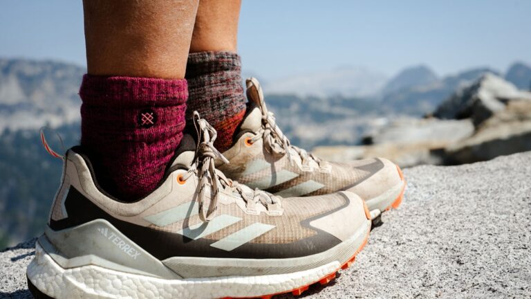 như thế nào là vệ sinh giày adidas terrex free hiker gore-tex đúng cách