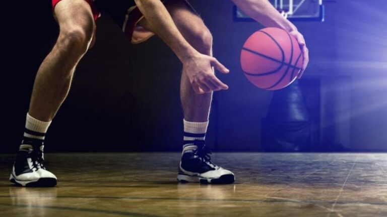 review giày bóng rổ adidas top 5 mẫu đáng mua nhất 2025