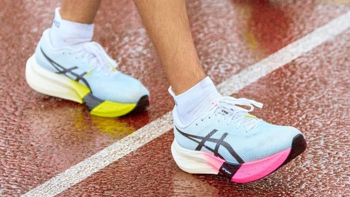 so sánh asics metaspeed edge paris và sky paris