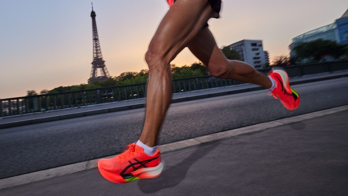 so sánh asics metaspeed edge paris và sky paris
