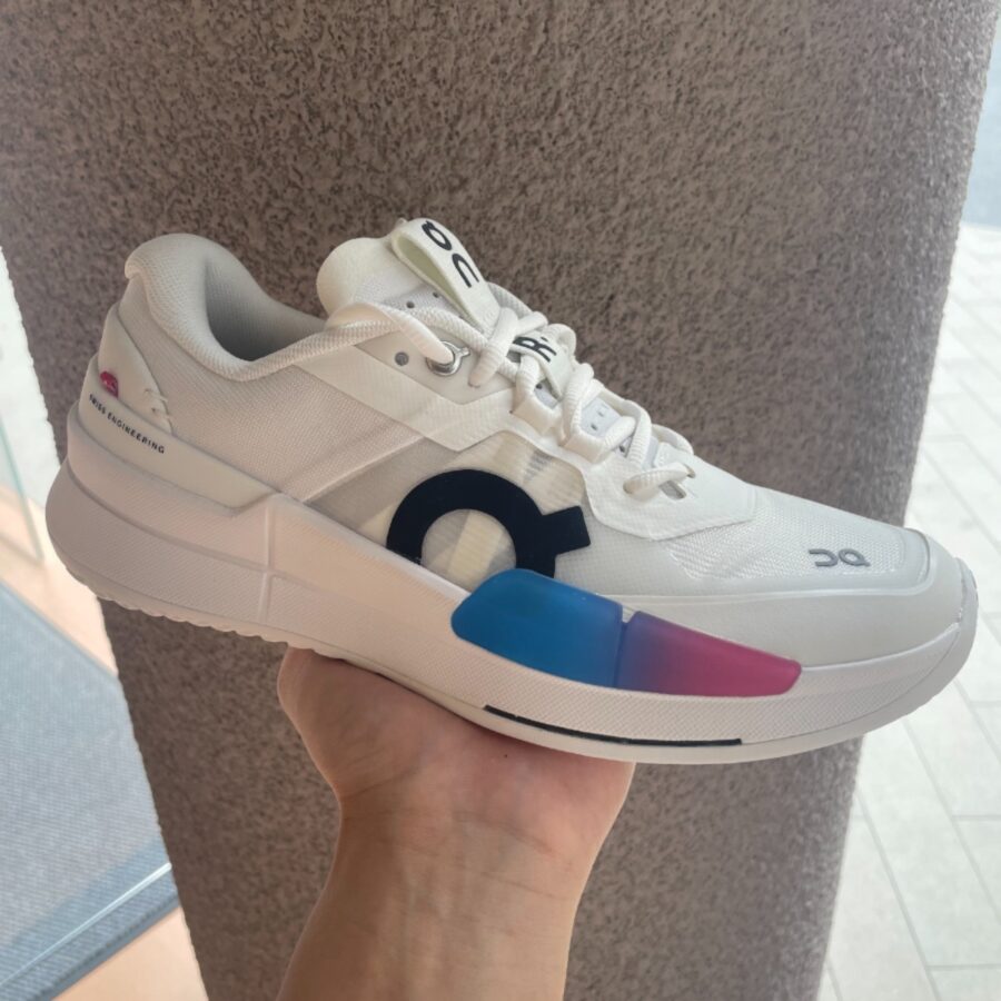 giày on roger pro 2 ‘white malibu’ 3me10302840