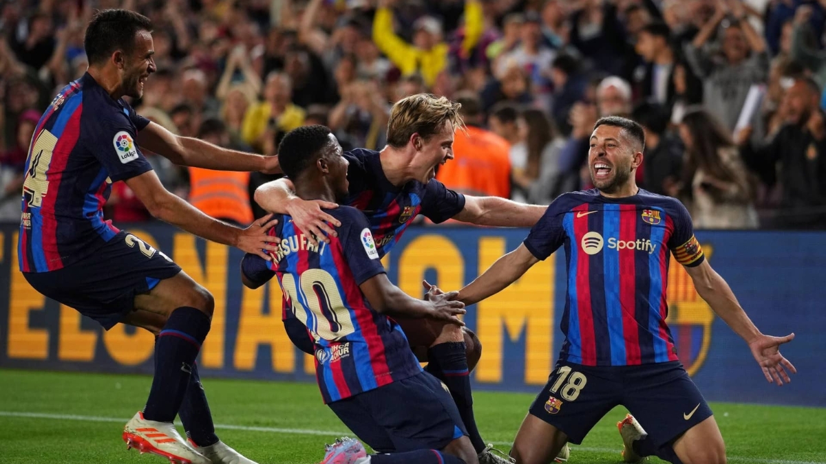 áo bóng đá câu lạc bộ barcelona: biểu tượng của đam mê và phong cách
