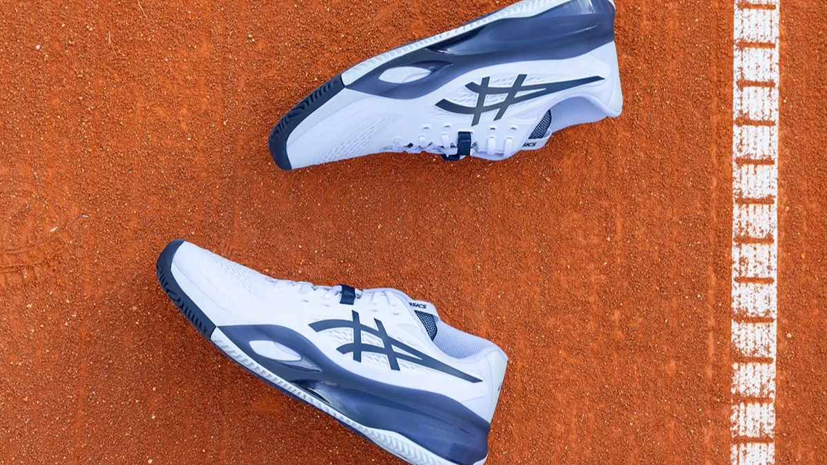 bộ sưu tập a.p.c. x asics: khi thời trang pháp gặp công nghệ nhật