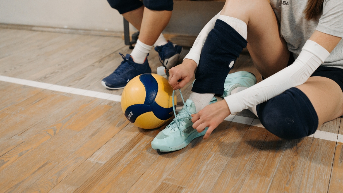 giày bóng rổ có chơi bóng chuyền được không?