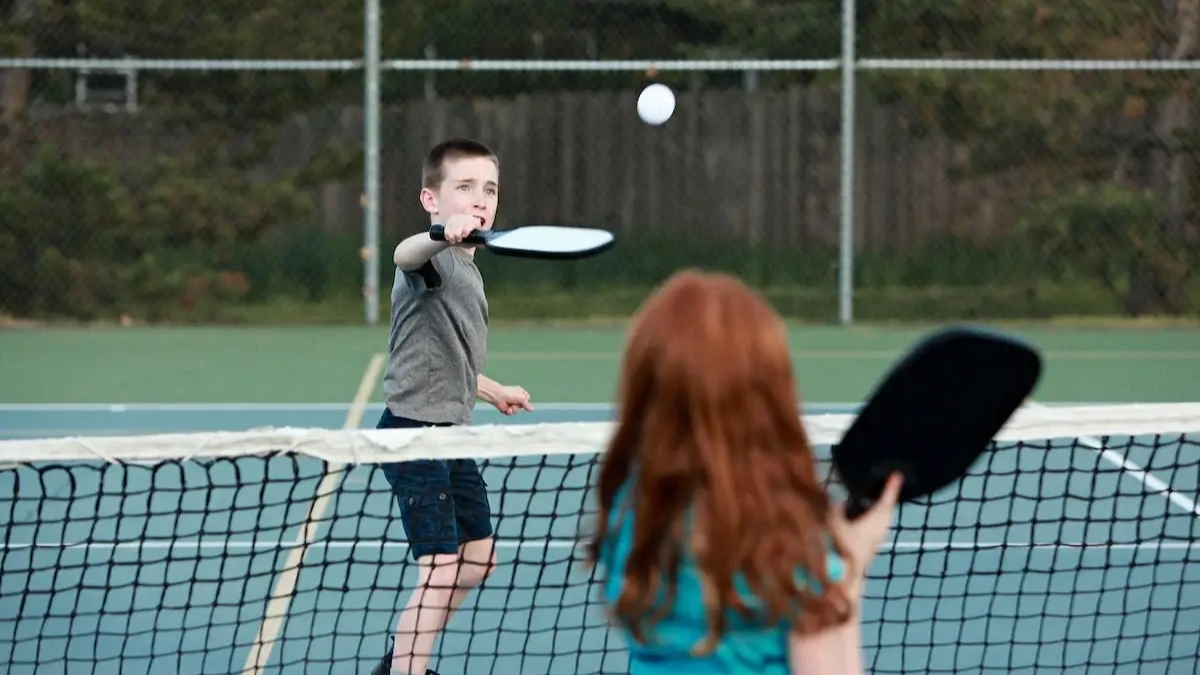 trẻ em có nên chơi pickleball không