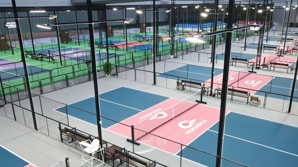 sân pickleball phổ biến được làm bằng gì? sân pickleball phổ biến được làm bằng gì?